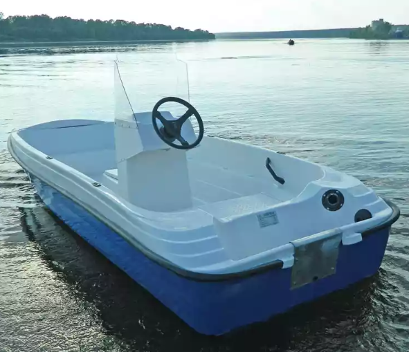 Стеклопластиковая лодка Пингвин с консолью (тримаран) в Орске