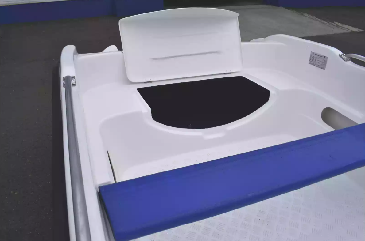 Стеклопластиковая лодка Пингвин New (тримаран) в Орске