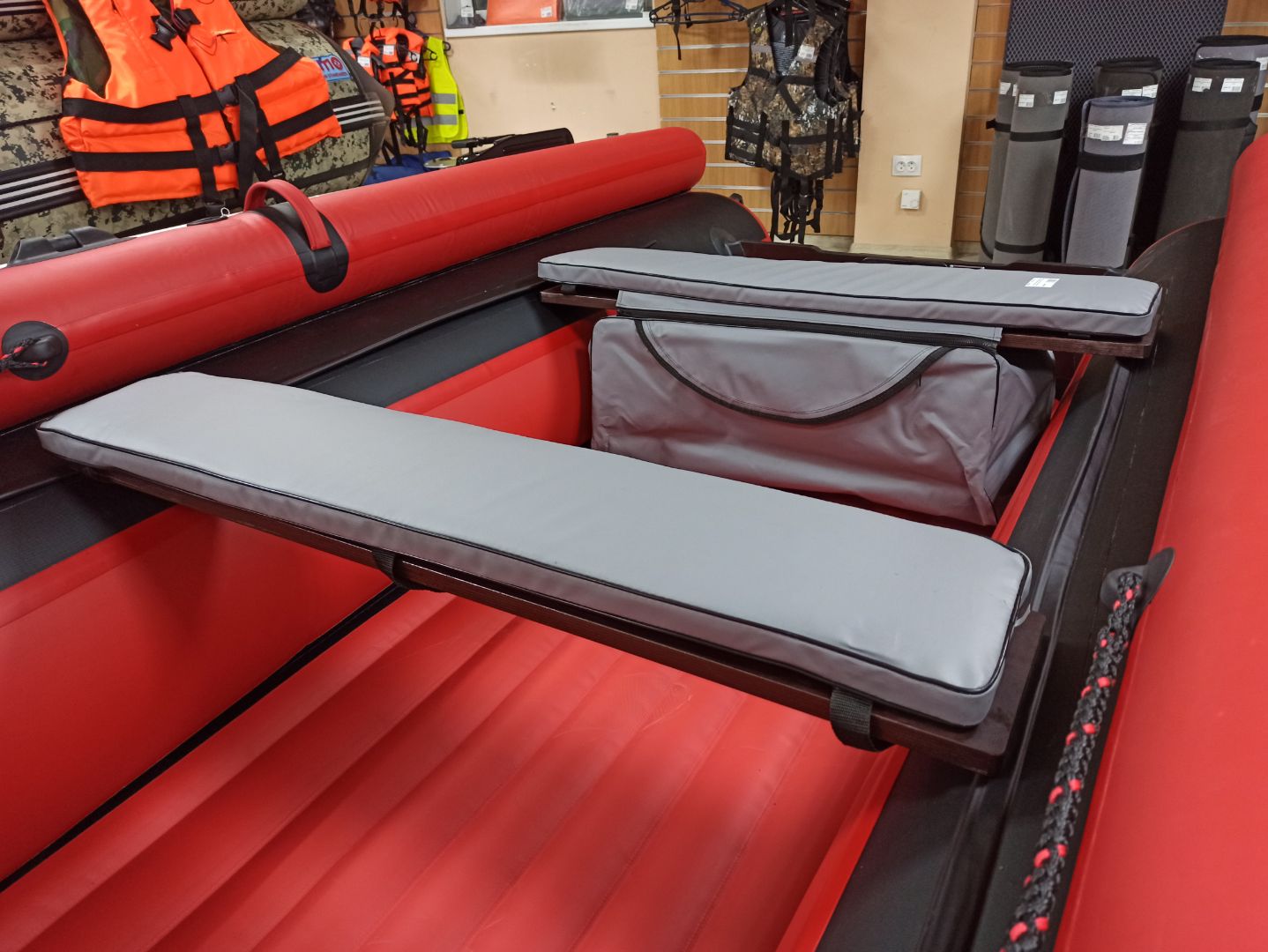 КОМПЛЕКТ МЯГКИХ НАКЛАДОК С СУМКОЙ ДЛЯ ЛОДОК 90Х20 СЕРЫЙ в Орске