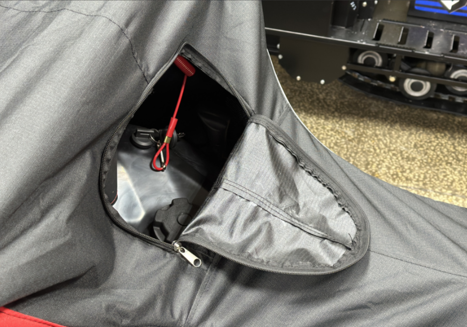 Чехол транспорт. снегохода IKUDZO HUNTER черно-красный Оксфорд ПРЕМИУМ качества с лого IKUDZO в Орске