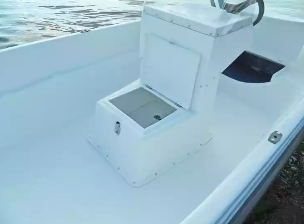 Стеклопластиковая лодка Пингвин с консолью (тримаран) в Орске