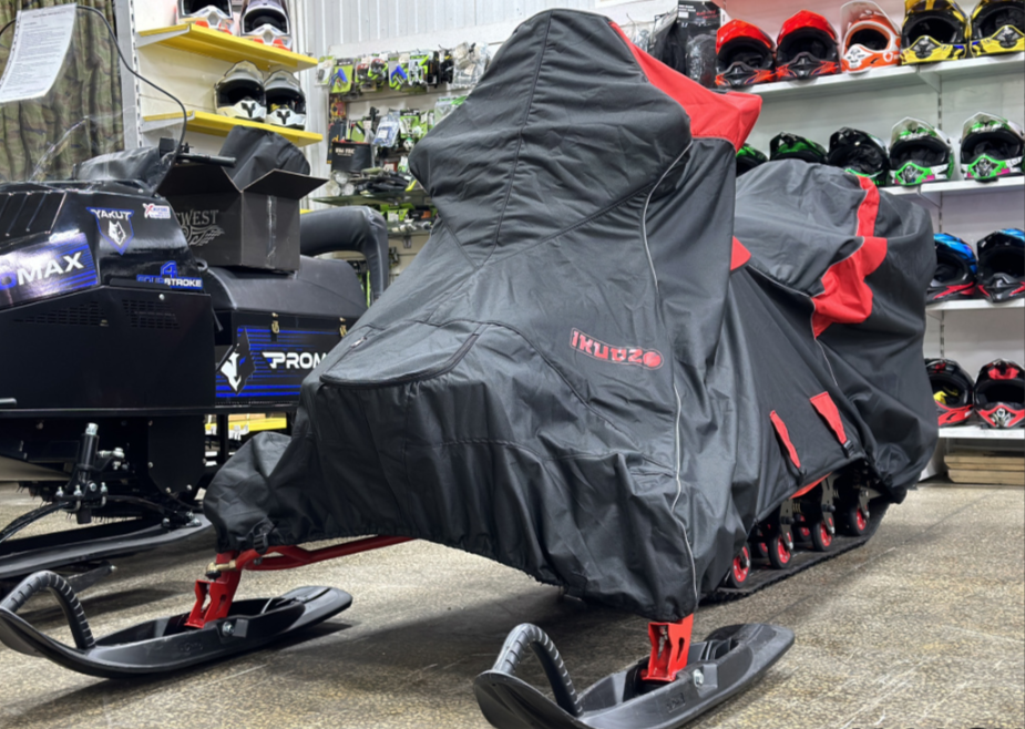 Чехол транспорт. снегохода IKUDZO HUNTER черно-красный Оксфорд ПРЕМИУМ качества с лого IKUDZO в Орске